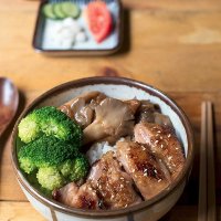 照燒菇菇雞腿丼